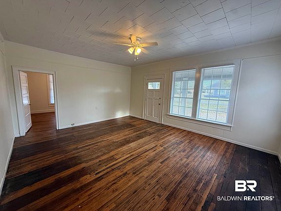 4th image of 401 Hall Ave