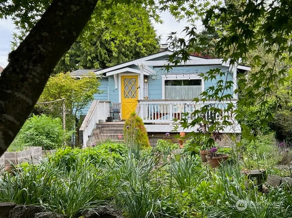 8426 32nd Avenue SW, Seattle, WA 98126