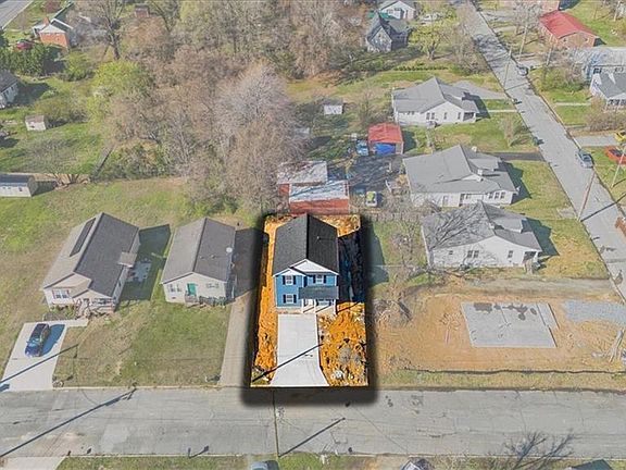4th image of 212 Emma St