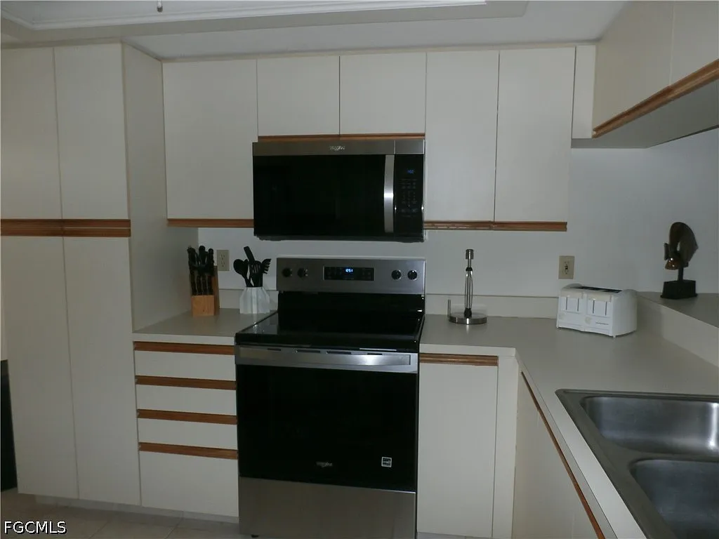 2 bed, 2.0 bath, 1283 sqft, $4,800 — Photo 4
