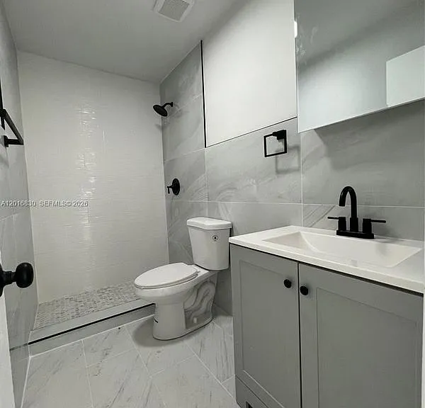 1831 NE 56th St #4 — Photo 5