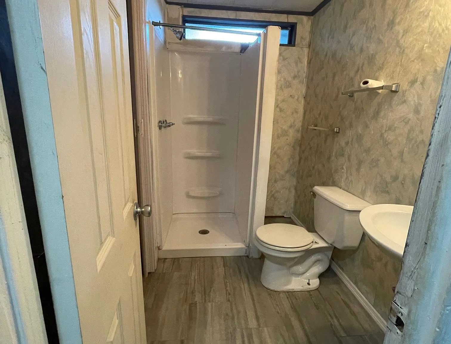 1 bed, 320 sqft, $650 — Photo 3