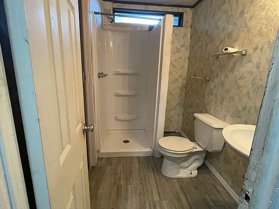 4th image of 23011 Watergate Cir #R2