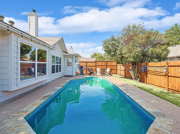 915 Santa Fe Dr, Saginaw, TX 76131