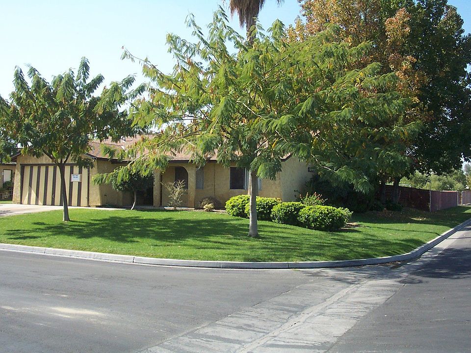 Huge Corner Lot!