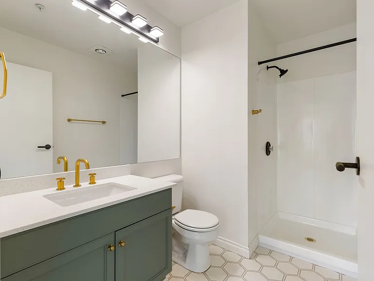 Remi Apartments — Photo 37