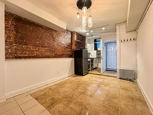 33 Withers St Photo 1