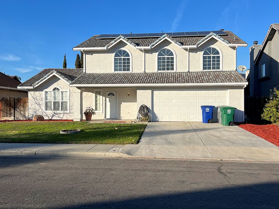 Front of home (Sprinkler system is new)