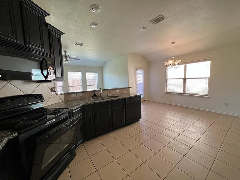 1011 Meadow Green Ct — Photo 8