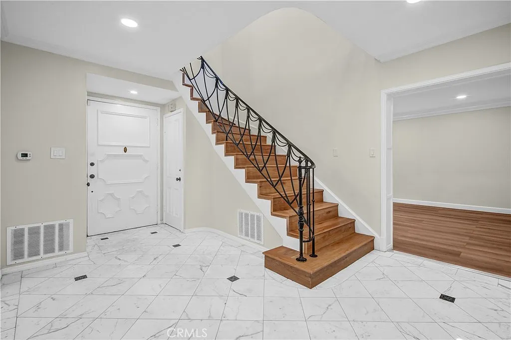 4 bed, 3.5 bath, 3208 sqft, $11,500 — Photo 2