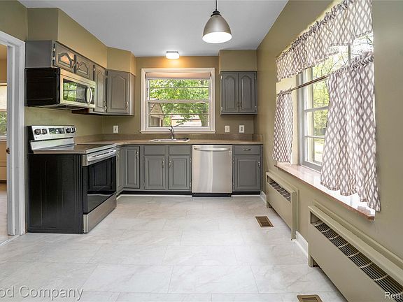 3rd image of 312 Dover Rd