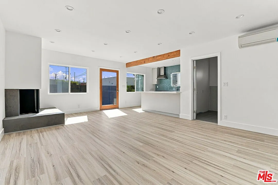 2 bed, 1.5 bath, $6,975 — Photo 3