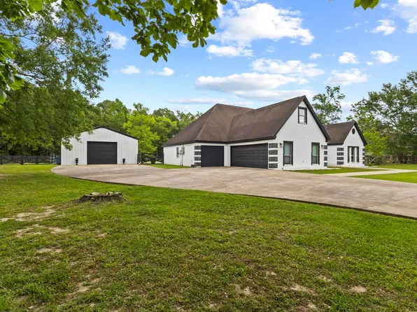9010 Terry Estates Dr, Orange, TX 77630