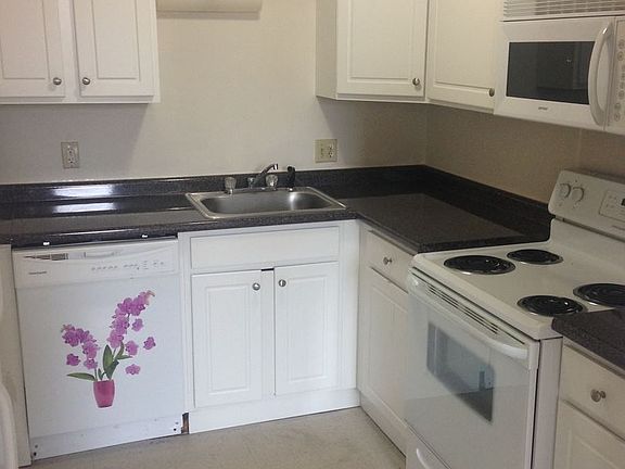 3rd image of 256-262 Essex St #202