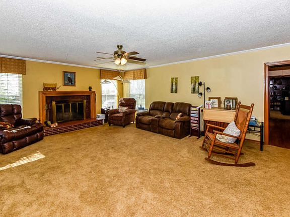 3rd image of 206 Dogwood Dr