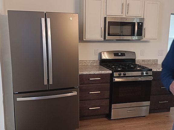 5th image of 415 5th St NW