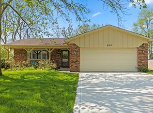 958 Apple Valley Rd, Greenwood, IN 46142