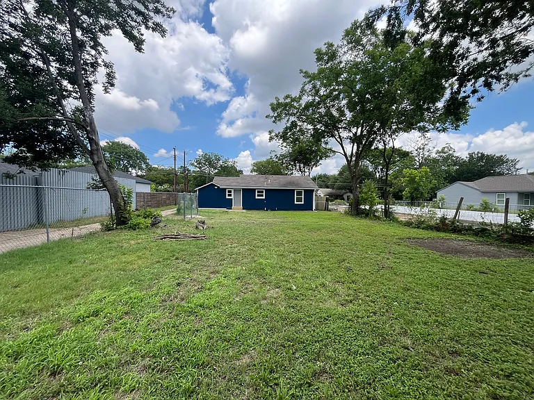 2423 Lolita Dr — Photo 17