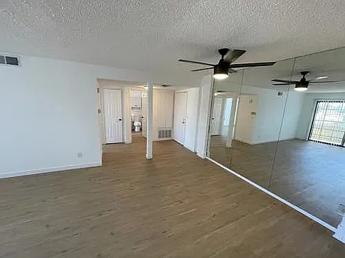 1636 S Barrington Ave #305 — Photo 6