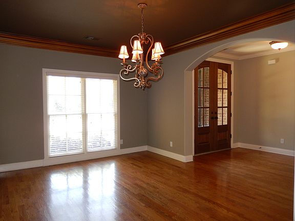 3rd image of 591 Ogilie Ln