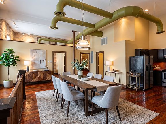 3rd image of 321 S Flores St #102
