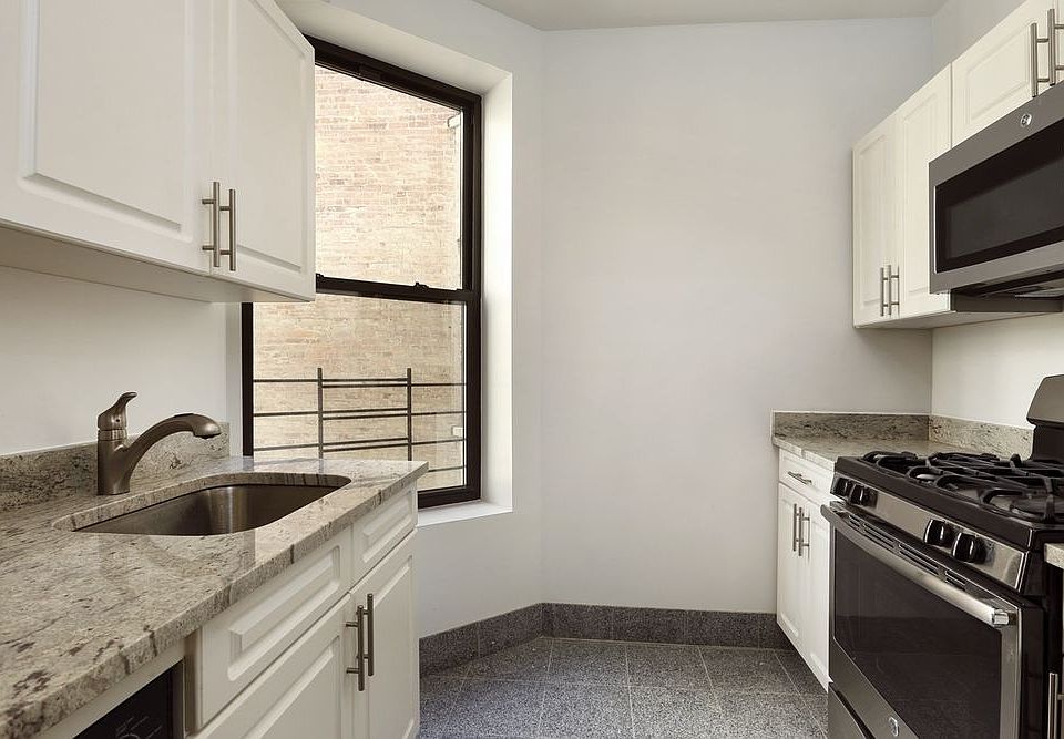 2nd image of 66 Saint Nicholas Pl APT B36