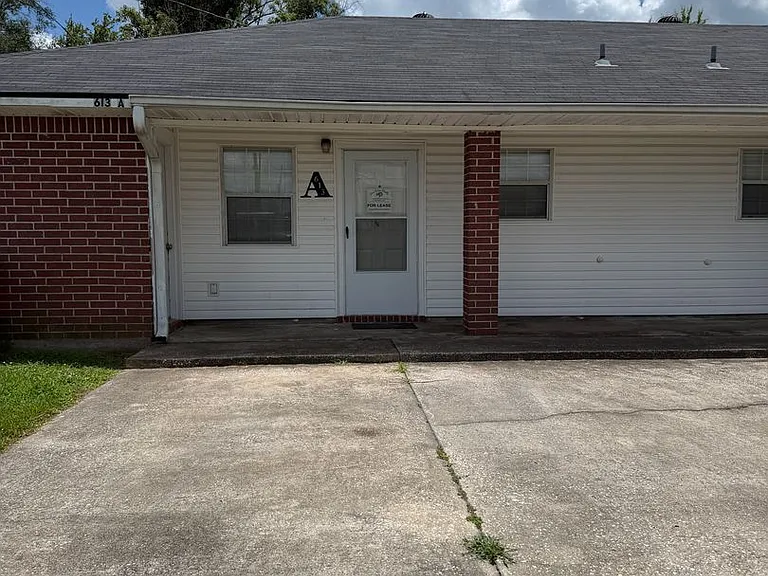 613 N Kinney Ave — Photo 1