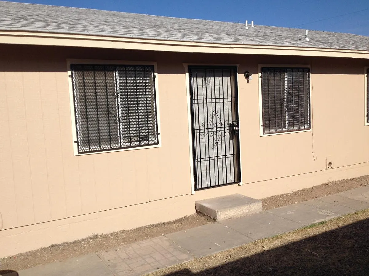3 bed, 900 sqft, $1,325 — Photo 2