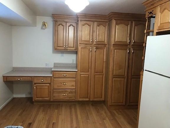 Built in desk and storage off dinning area