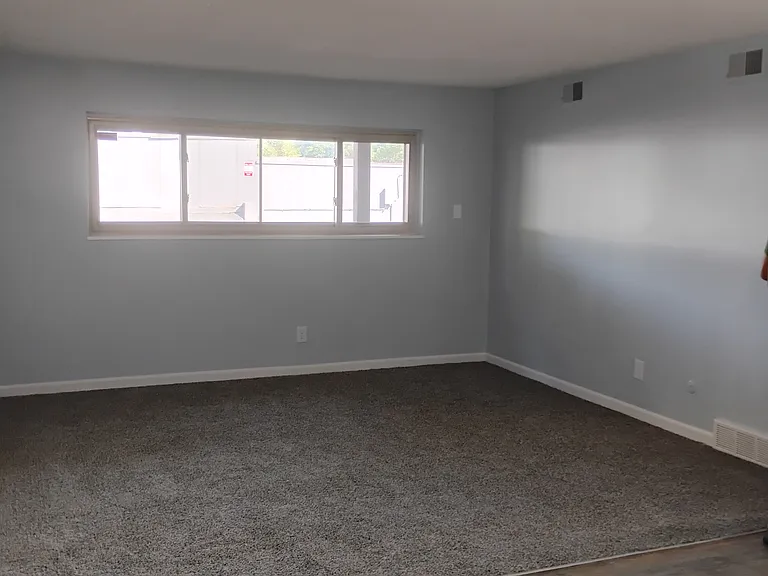 140 E Highline Cir — Photo 1