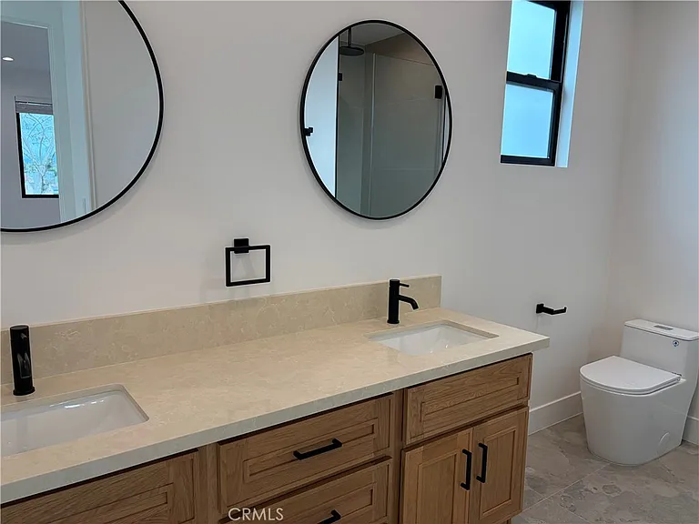 19214 Calvert St — Photo 9