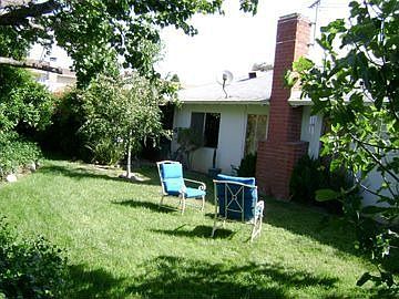 3rd image of 819 Albany Ave