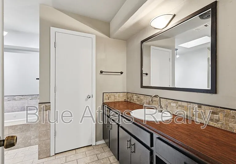 4856 Starcrest Ct — Photo 14