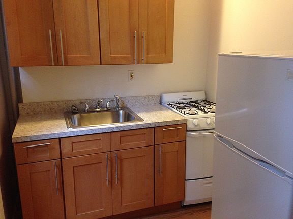 3rd image of 337 Pleasant Ave APT 2