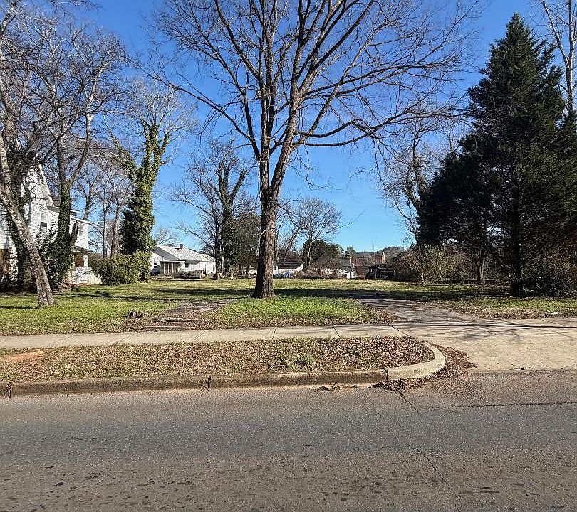 2nd image of 803/805 Maple Ave SW