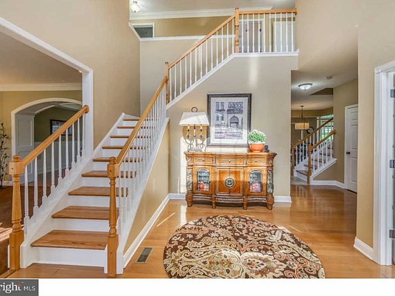 2nd image of 304 Valley Hunt Dr