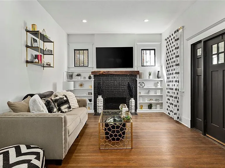 563 Parkway Dr NE — Photo 8