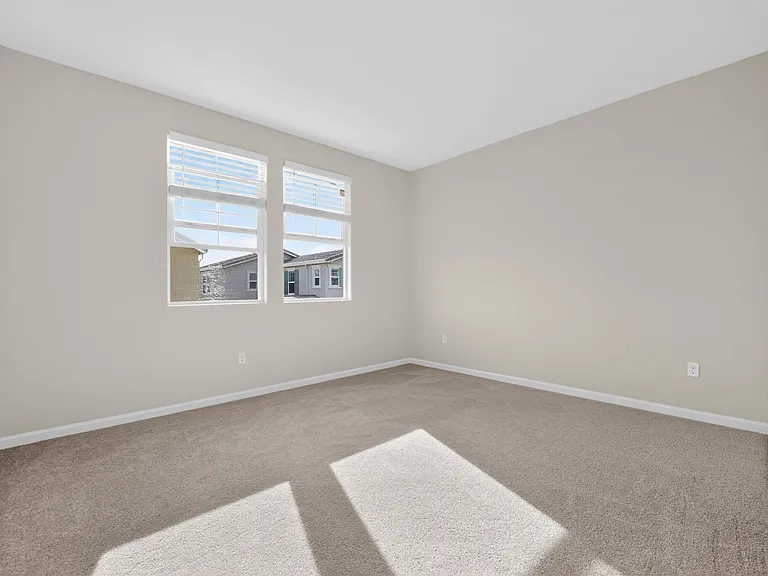 1005 S Fowler Ln — Photo 17