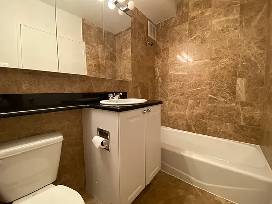 Rented by AZ REALTY NYC LLC | media 18