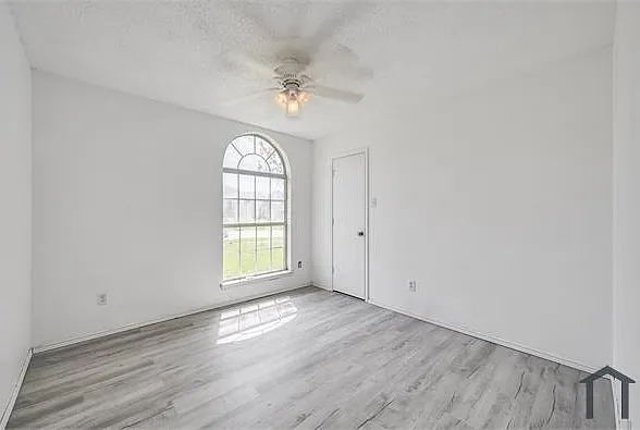 809 Elbe Dr — Photo 12