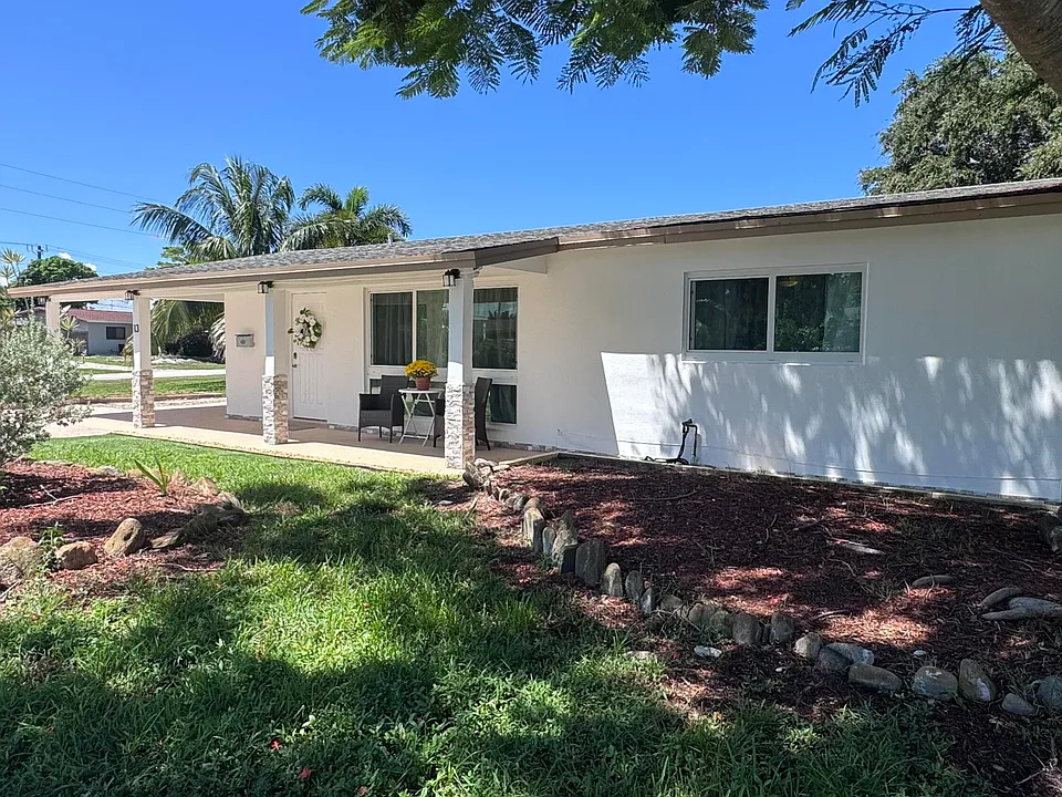 13 SW 13th St