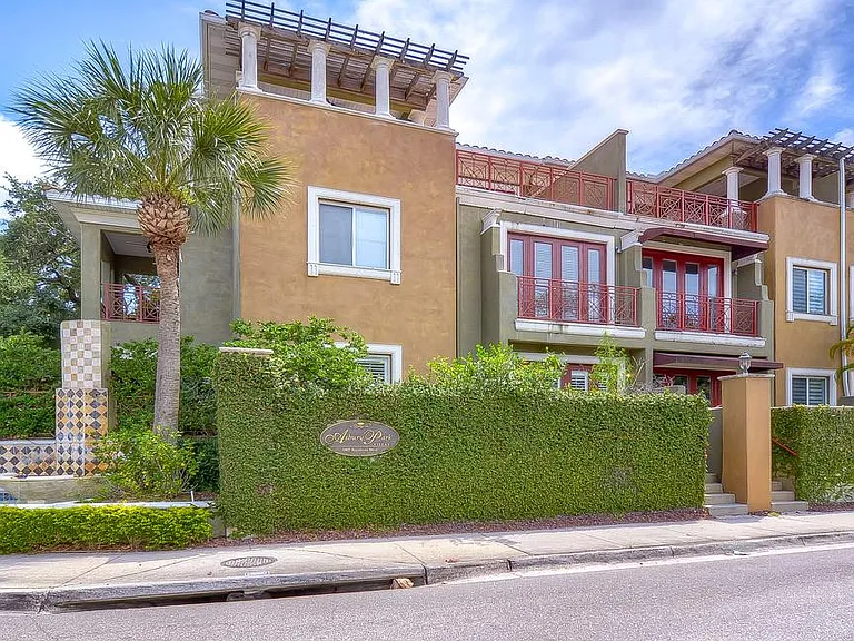4907 Bayshore Blvd — Photo 1