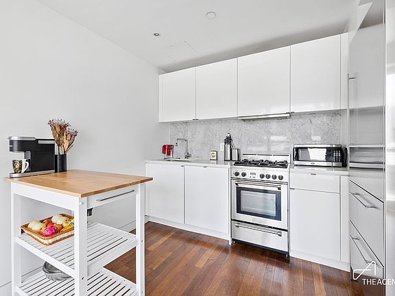 3rd image of 30 Orchard St APT 5E