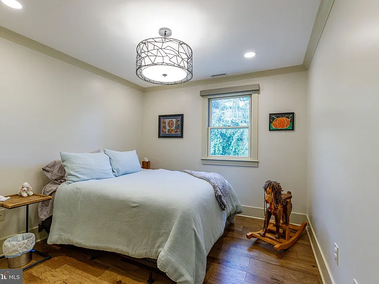 1135 Romsey Dr — Photo 30