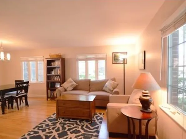 57 Pierce Rd, Watertown, MA 02472