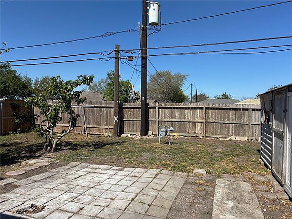 2nd image of 4925 Waterfall St