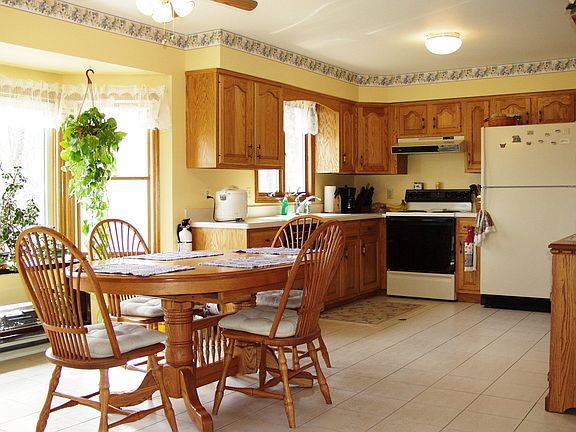 Large, bright kitchen