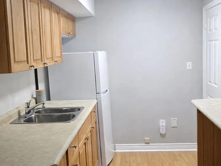 54 McCrimmon Cres — Photo 3