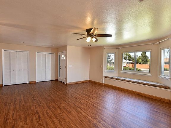 4th image of 872 Laurie Ave