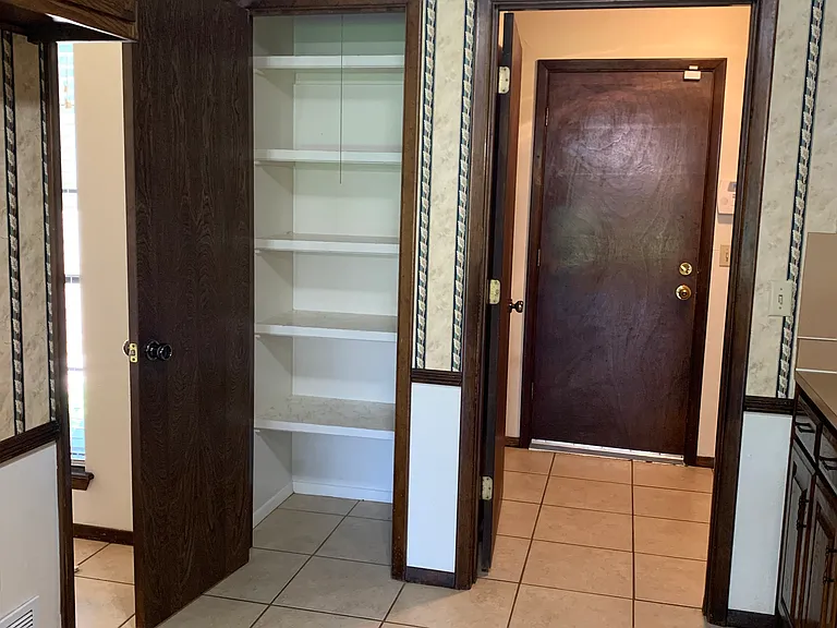 7024 Westbury Dr — Photo 10